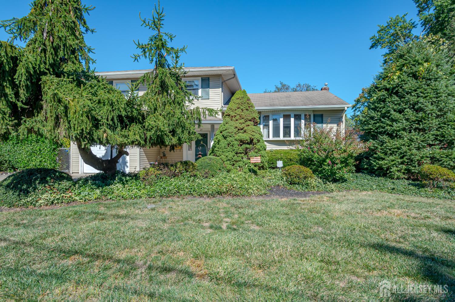 27 Shearn Drive Middlesex, NJ 08846 - Photo 1 of 22