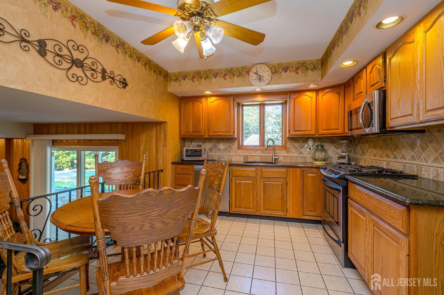 27 Shearn Drive Middlesex, NJ 08846 - Photo 12 of 22