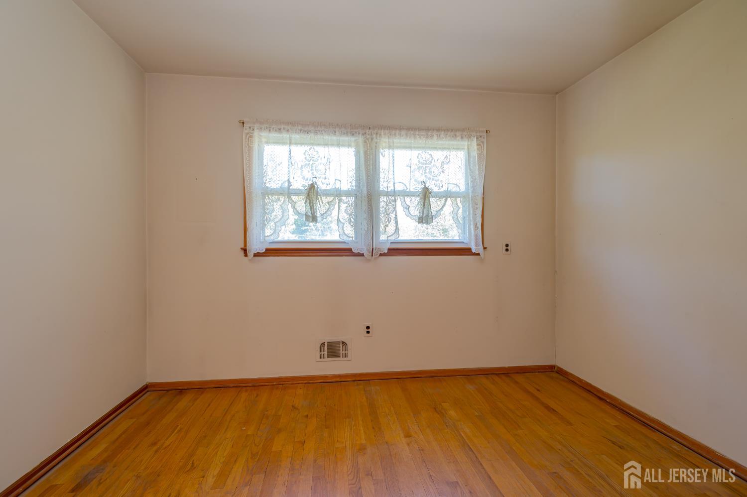 27 Shearn Drive Middlesex, NJ 08846 - Photo 21 of 22