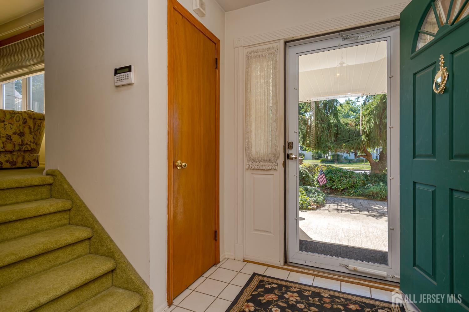 27 Shearn Drive Middlesex, NJ 08846 - Photo 4 of 22