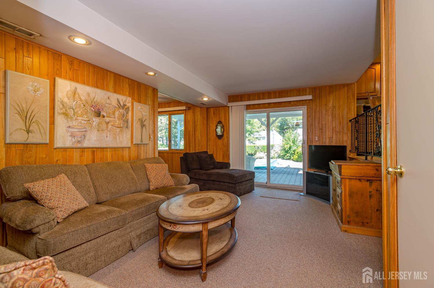 27 Shearn Drive Middlesex, NJ 08846 - Photo 7 of 22