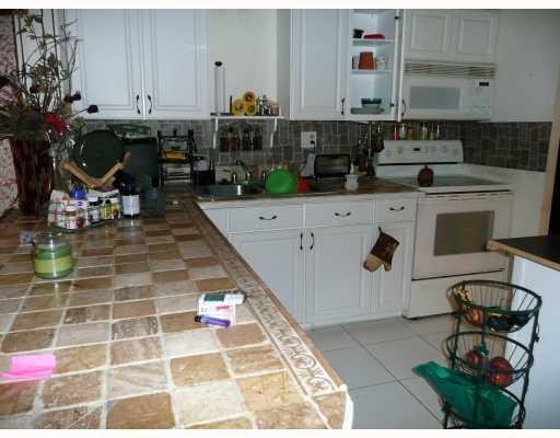 7900 South Colony Circle, Unit 105 Tamarac, FL 33321 - Photo 1 of 7 Kitchen