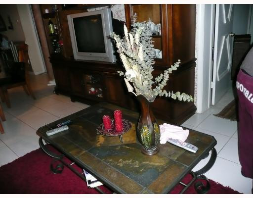 7900 South Colony Circle, Unit 105 Tamarac, FL 33321 - Photo 2 of 7 Living Room