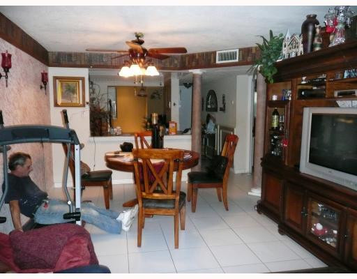 7900 South Colony Circle, Unit 105 Tamarac, FL 33321 - Photo 3 of 7 Dining Room