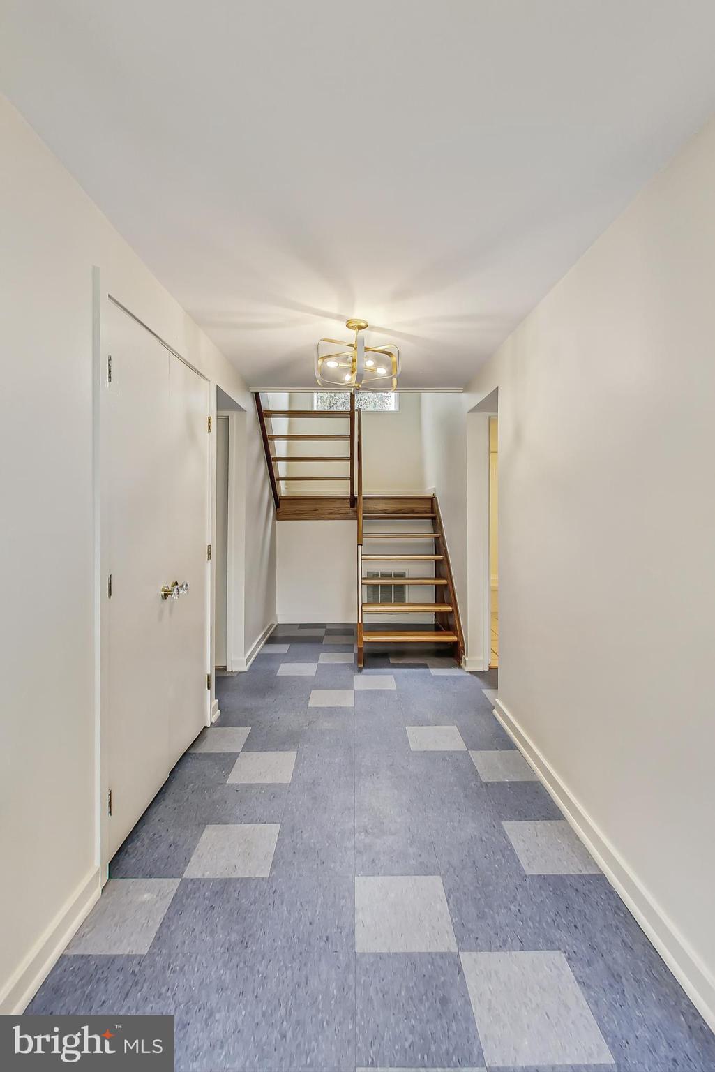 8100 Hamilton Spring Road Bethesda, MD 20817 - Photo 11 of 58