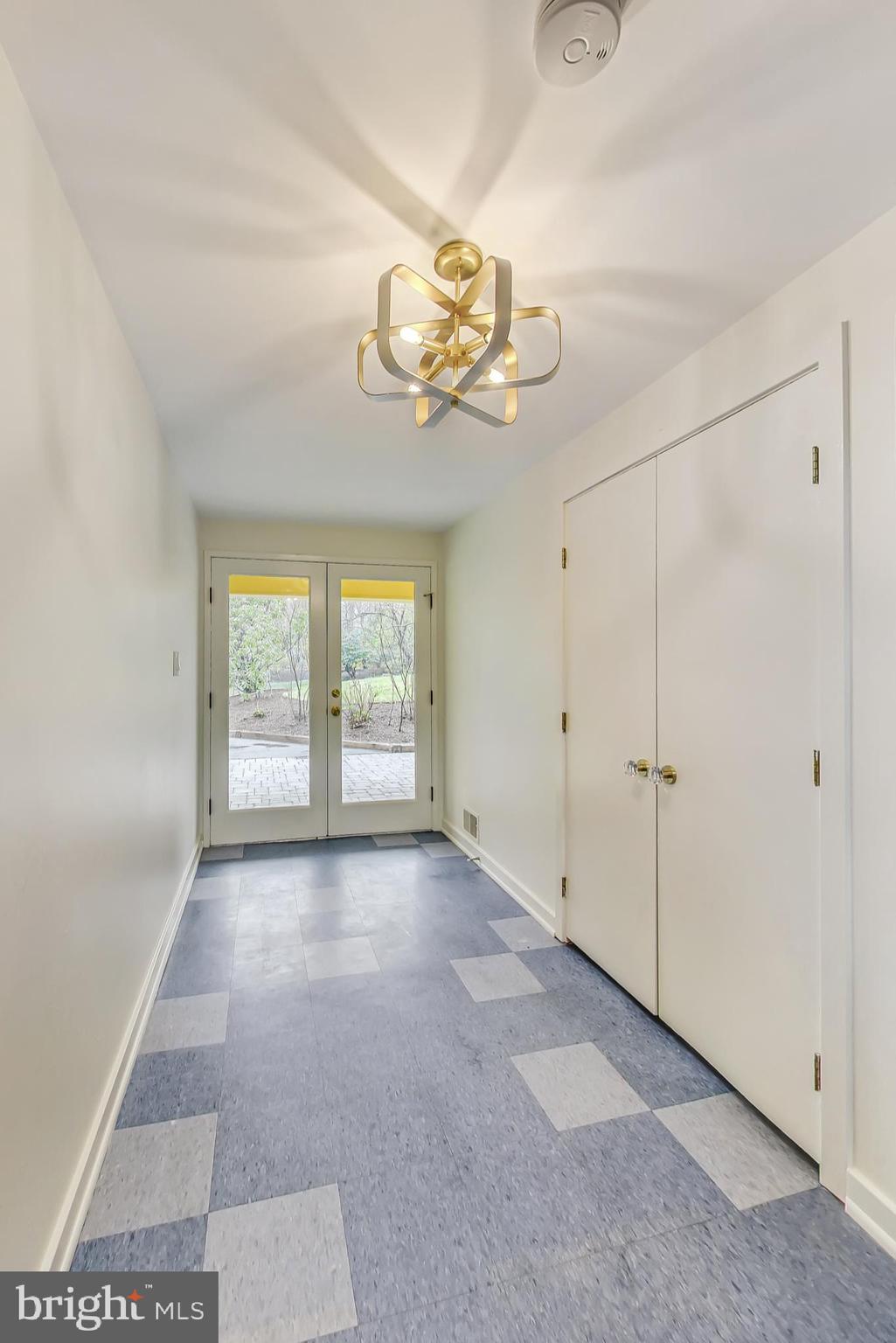 8100 Hamilton Spring Road Bethesda, MD 20817 - Photo 12 of 58