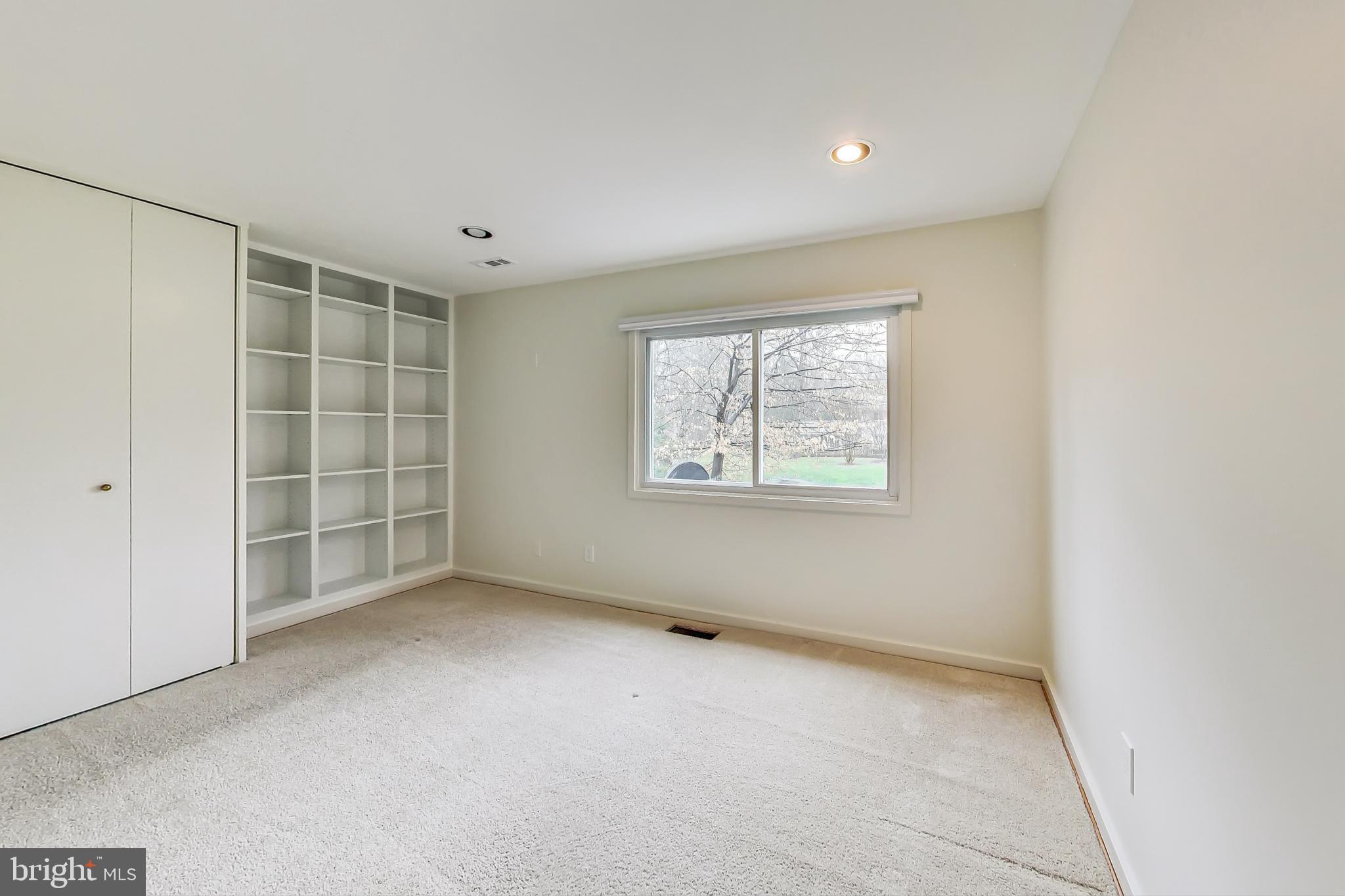 8100 Hamilton Spring Road Bethesda, MD 20817 - Photo 21 of 58