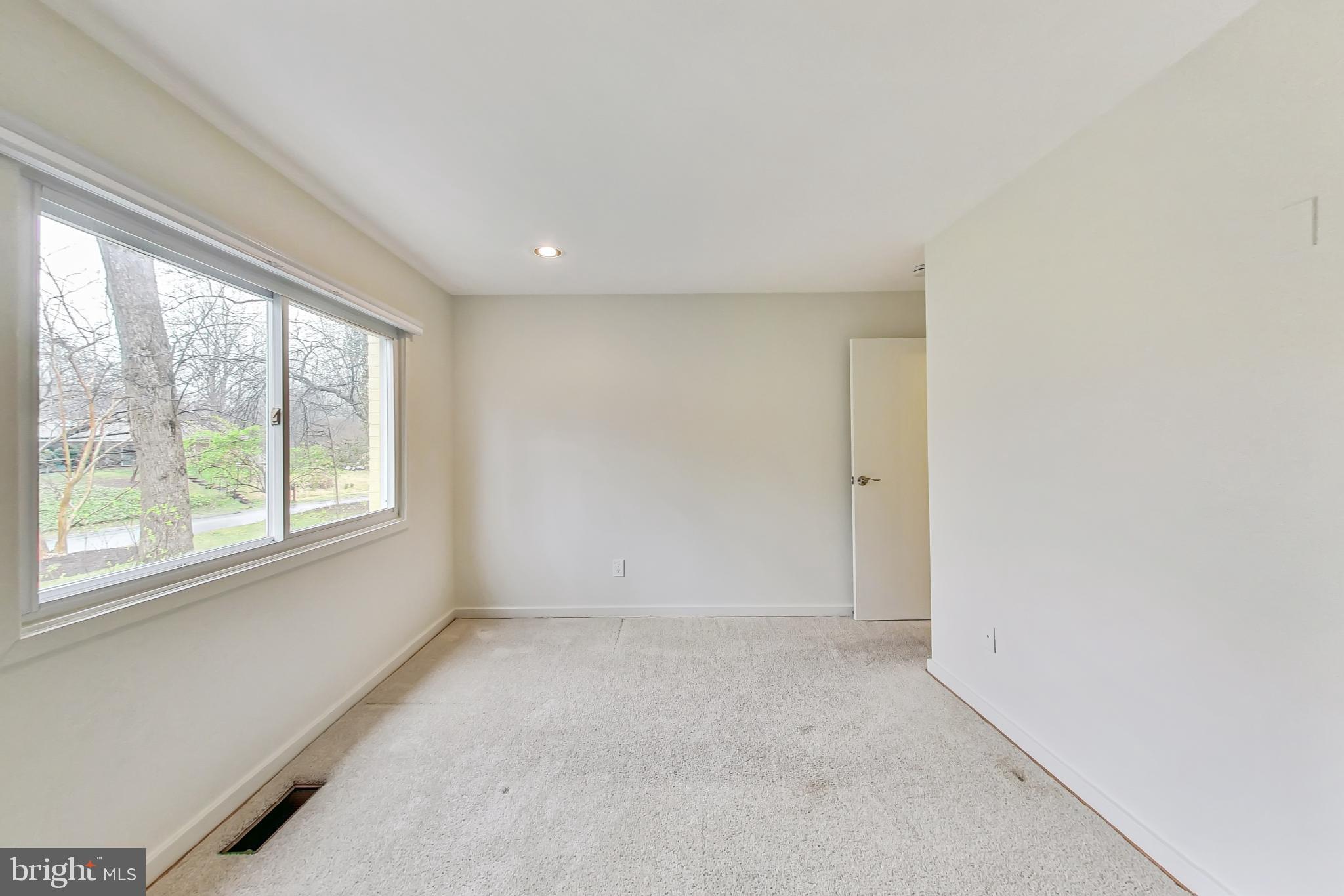 8100 Hamilton Spring Road Bethesda, MD 20817 - Photo 22 of 58