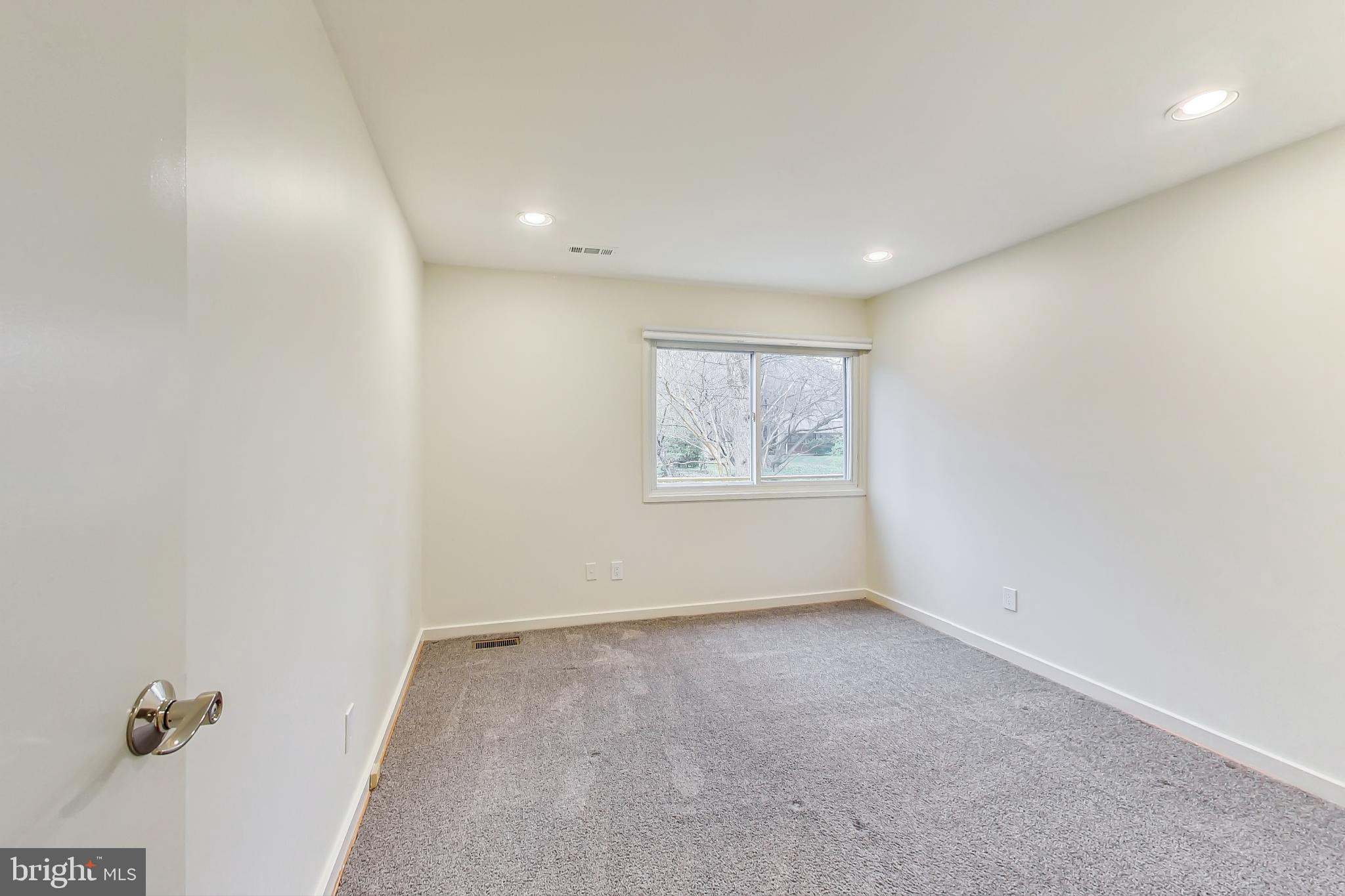 8100 Hamilton Spring Road Bethesda, MD 20817 - Photo 24 of 58