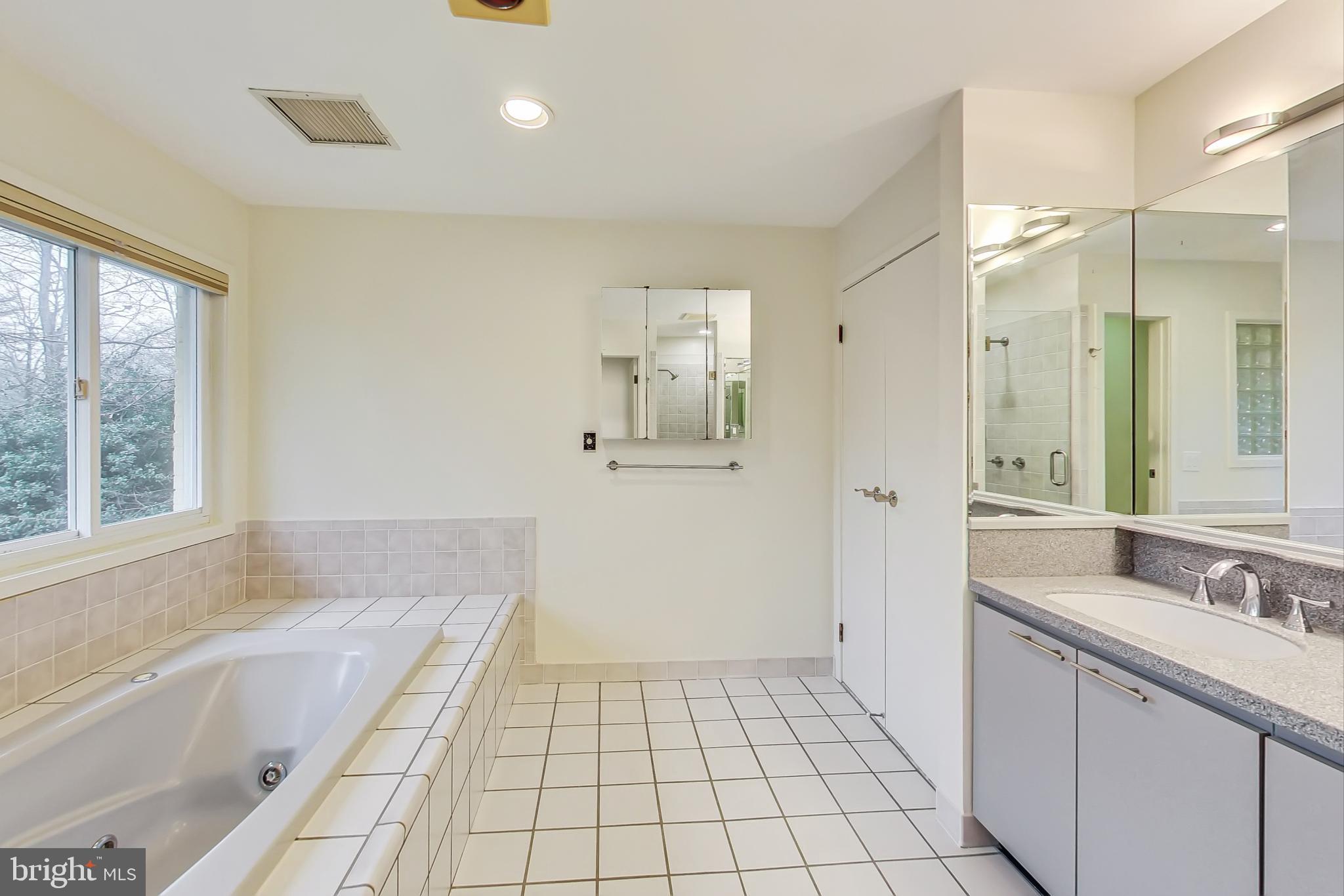 8100 Hamilton Spring Road Bethesda, MD 20817 - Photo 35 of 58