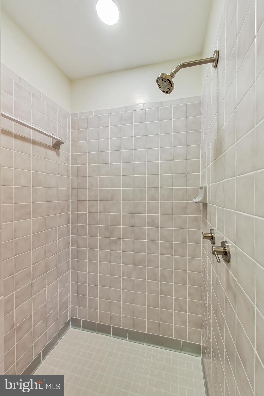 8100 Hamilton Spring Road Bethesda, MD 20817 - Photo 38 of 58