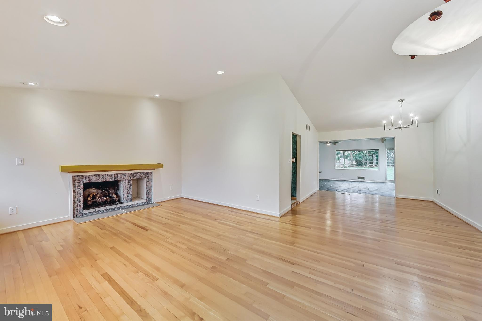 8100 Hamilton Spring Road Bethesda, MD 20817 - Photo 4 of 58