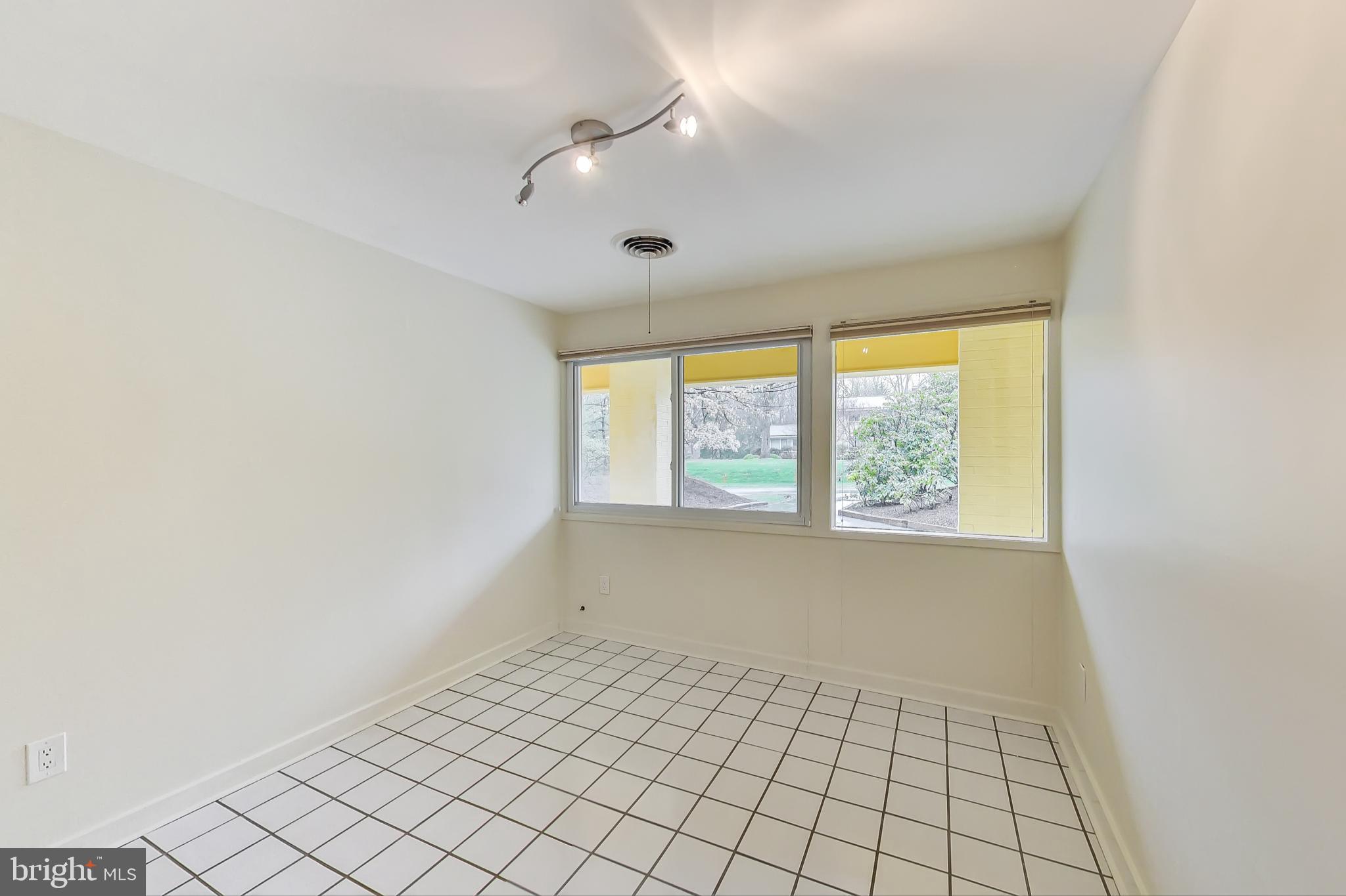 8100 Hamilton Spring Road Bethesda, MD 20817 - Photo 42 of 58