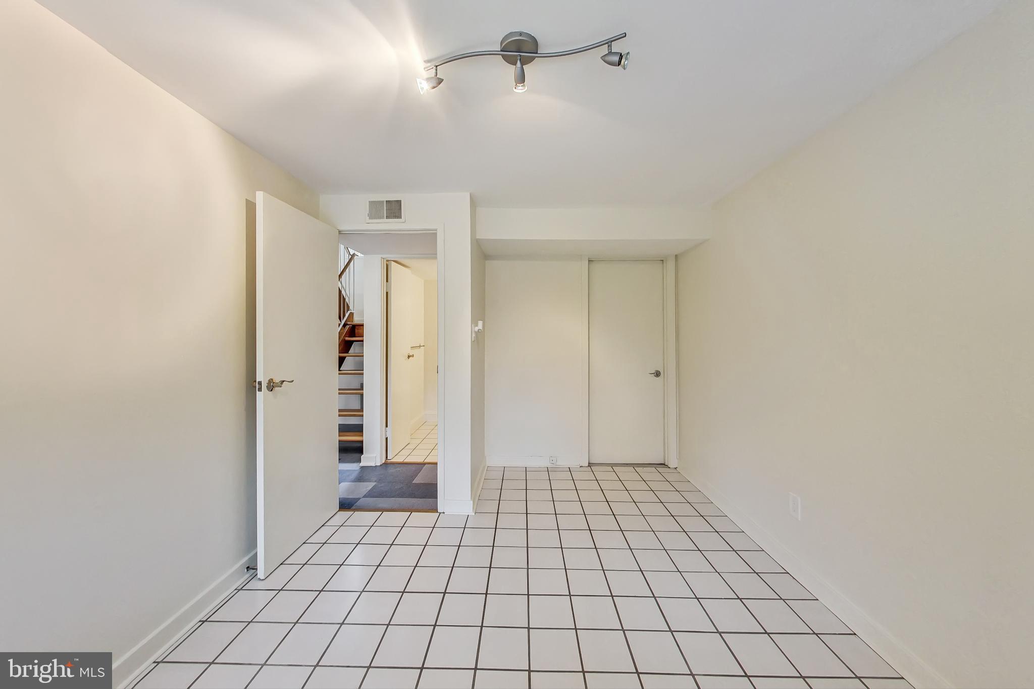 8100 Hamilton Spring Road Bethesda, MD 20817 - Photo 43 of 58