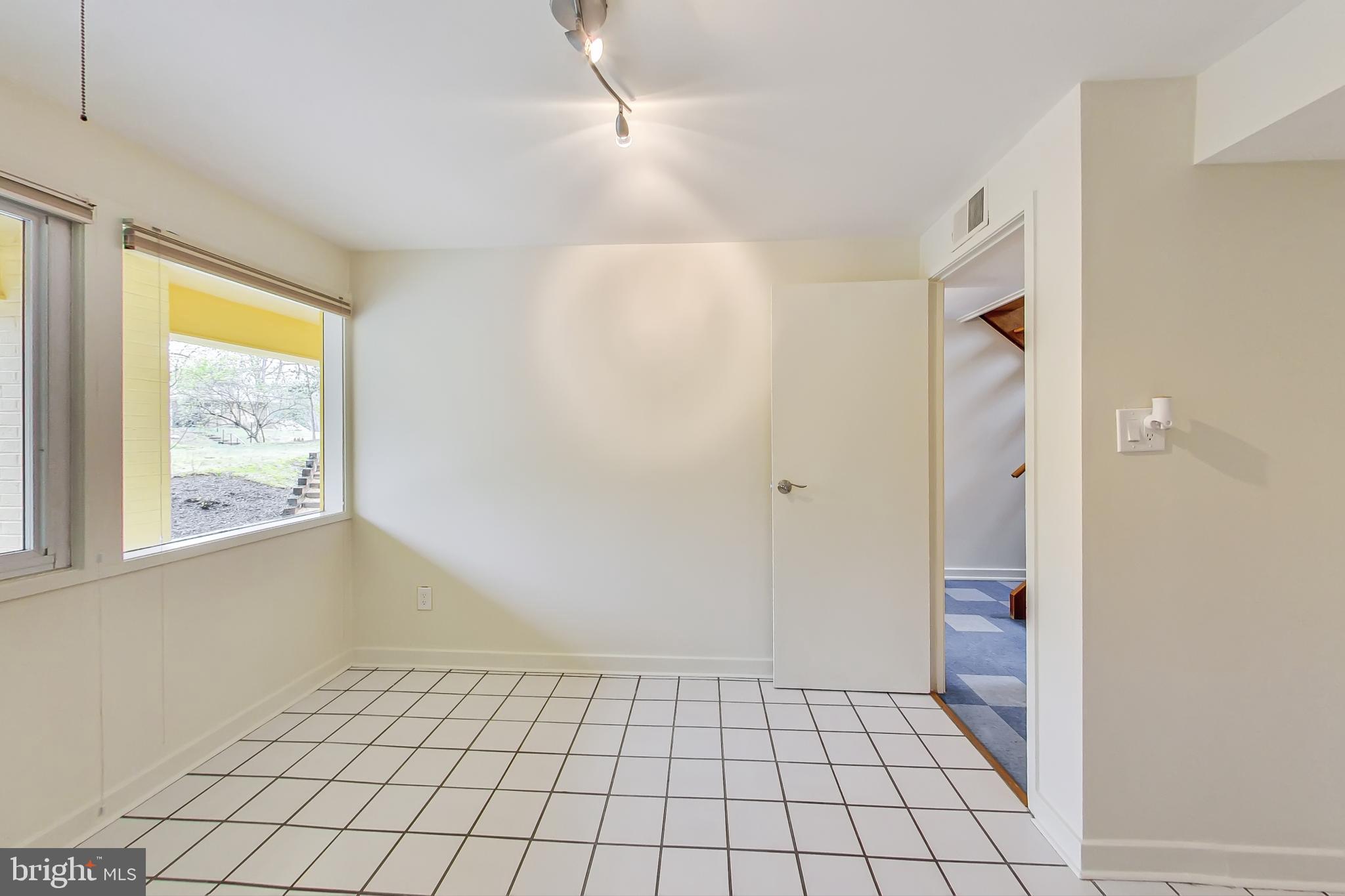 8100 Hamilton Spring Road Bethesda, MD 20817 - Photo 44 of 58