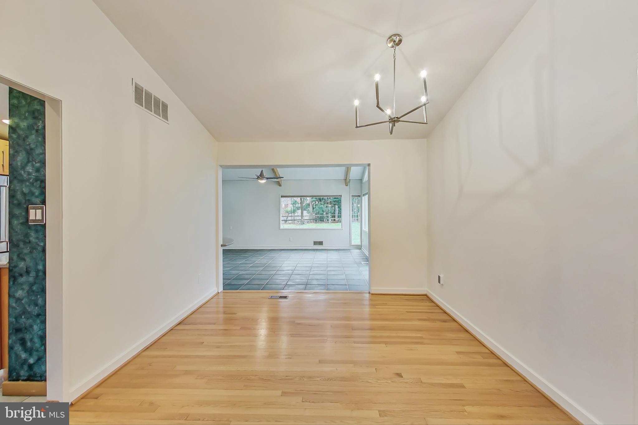 8100 Hamilton Spring Road Bethesda, MD 20817 - Photo 5 of 58