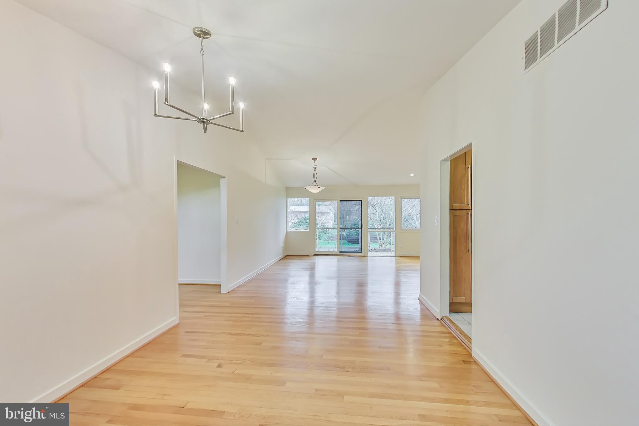 8100 Hamilton Spring Road Bethesda, MD 20817 - Photo 6 of 58