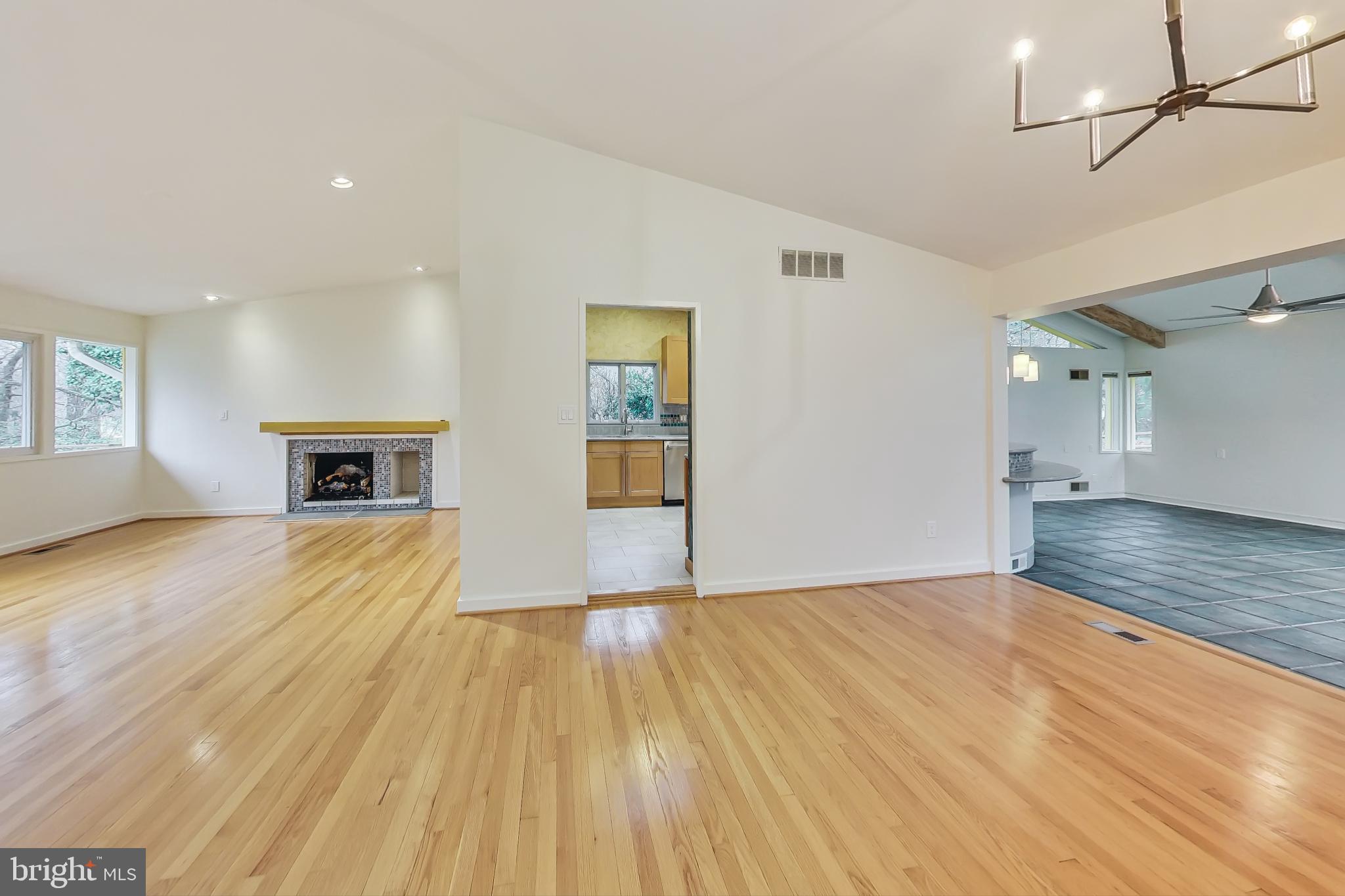 8100 Hamilton Spring Road Bethesda, MD 20817 - Photo 7 of 58