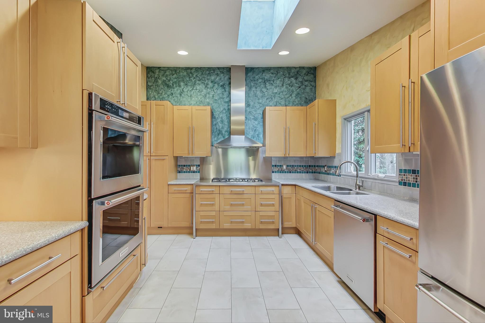 8100 Hamilton Spring Road Bethesda, MD 20817 - Photo 8 of 58