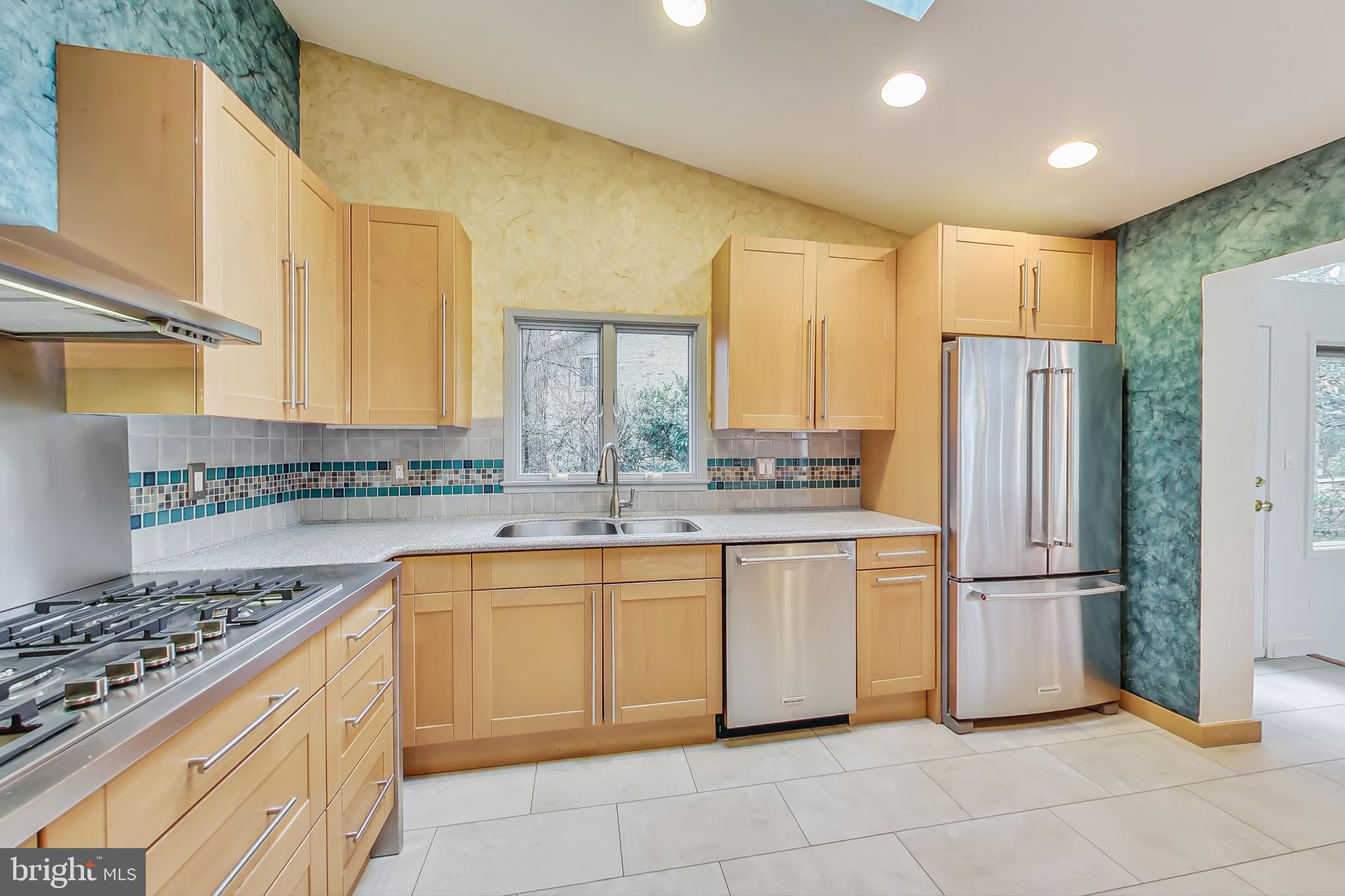 8100 Hamilton Spring Road Bethesda, MD 20817 - Photo 9 of 58