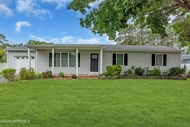 $563,999 | 801 Middlesex Street, Toms River, NJ 08757