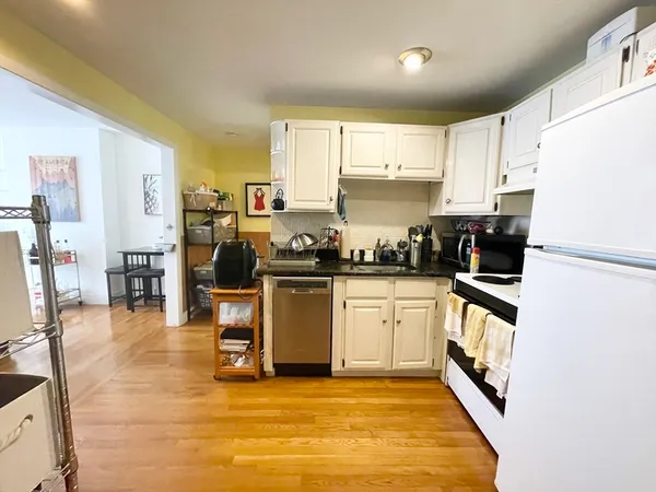 $3,500 | 235 West Fifth Street, Unit 1, Boston, MA 02127