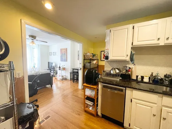 $3,500 | 235 West Fifth Street, Unit 1, Boston, MA 02127