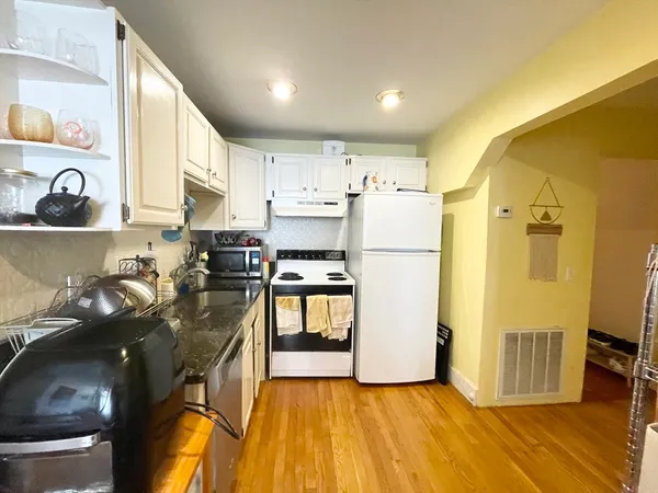 $3,500 | 235 West Fifth Street, Unit 1, Boston, MA 02127