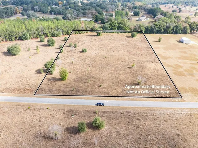 a view of a backyard of the house