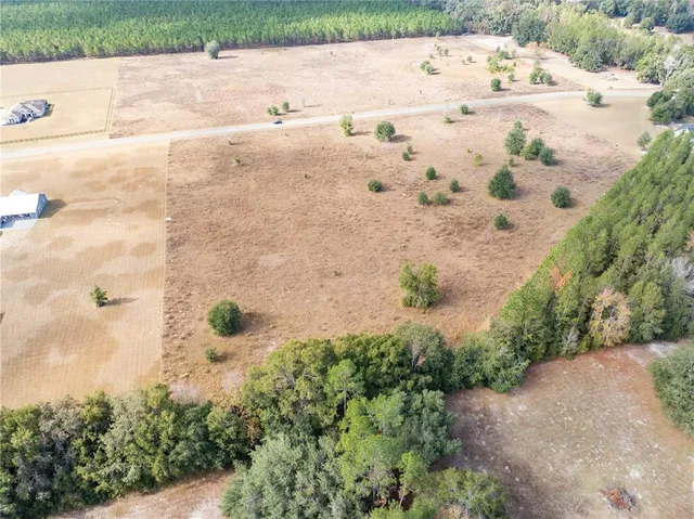 a view of a backyard of the house