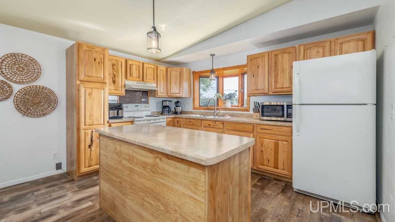 4904 20th Road Gladstone, MI 49837 - Photo 11 of 34