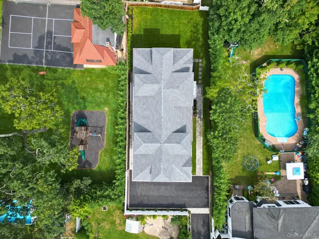 a view of a backyard with plants
