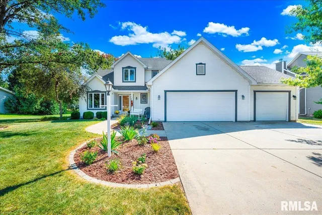 $325,000 | 1404 West Elm Street, Chillicothe, IL 61523