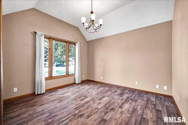 $325,000 | 1404 West Elm Street, Chillicothe, IL 61523