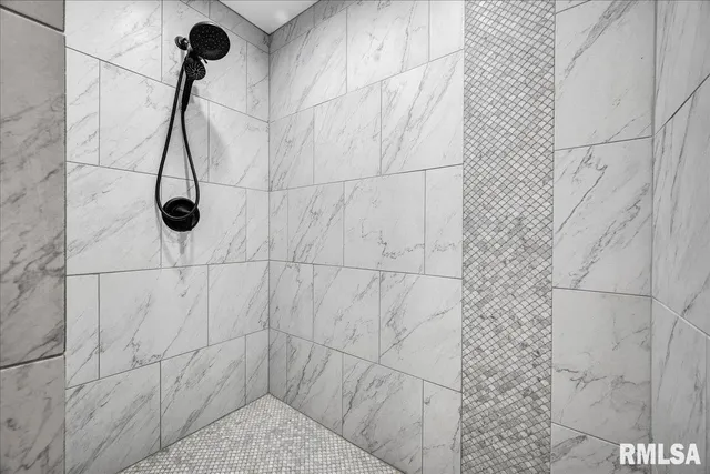 $325,000 | 1404 West Elm Street, Chillicothe, IL 61523