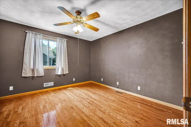 $325,000 | 1404 West Elm Street, Chillicothe, IL 61523