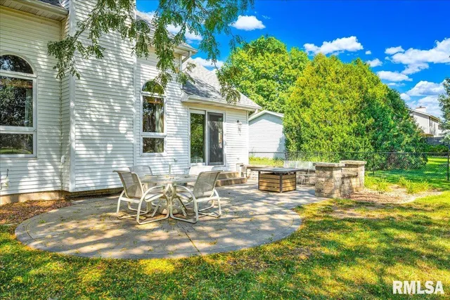 $325,000 | 1404 West Elm Street, Chillicothe, IL 61523