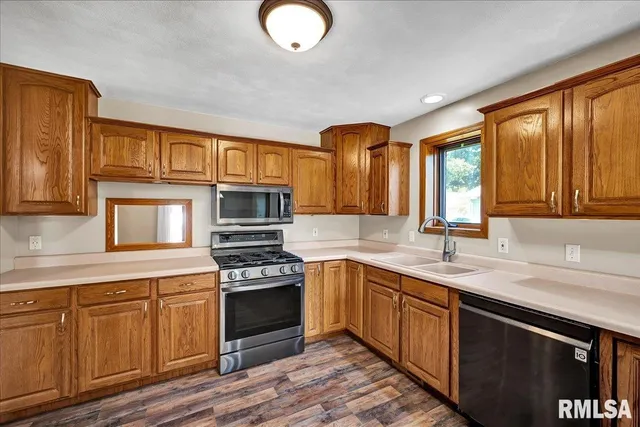 $325,000 | 1404 West Elm Street, Chillicothe, IL 61523