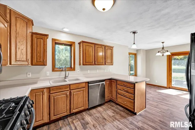 $325,000 | 1404 West Elm Street, Chillicothe, IL 61523