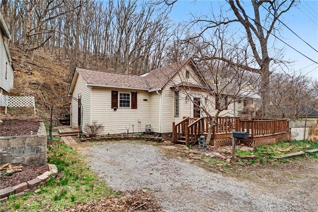 246 Hickory Street McKees Rocks, PA 15136 - Photo 2 of 35