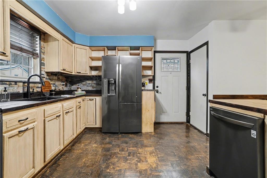 246 Hickory Street McKees Rocks, PA 15136 - Photo 7 of 35