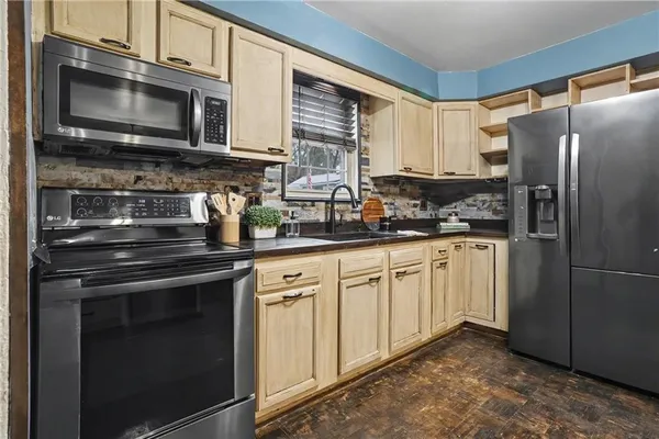 $150,000 | 246 Hickory Street, McKees Rocks, PA 15136