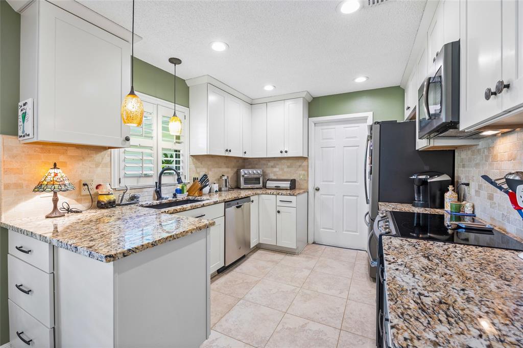 4517 Southeast 2nd Place Ocala, FL 34471 - Photo 6 of 49