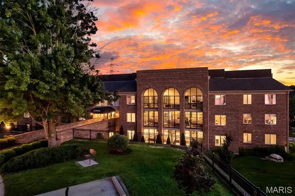$299,900 | 14300 East Conway Meadows Court, Unit 303, Chesterfield, MO 63017