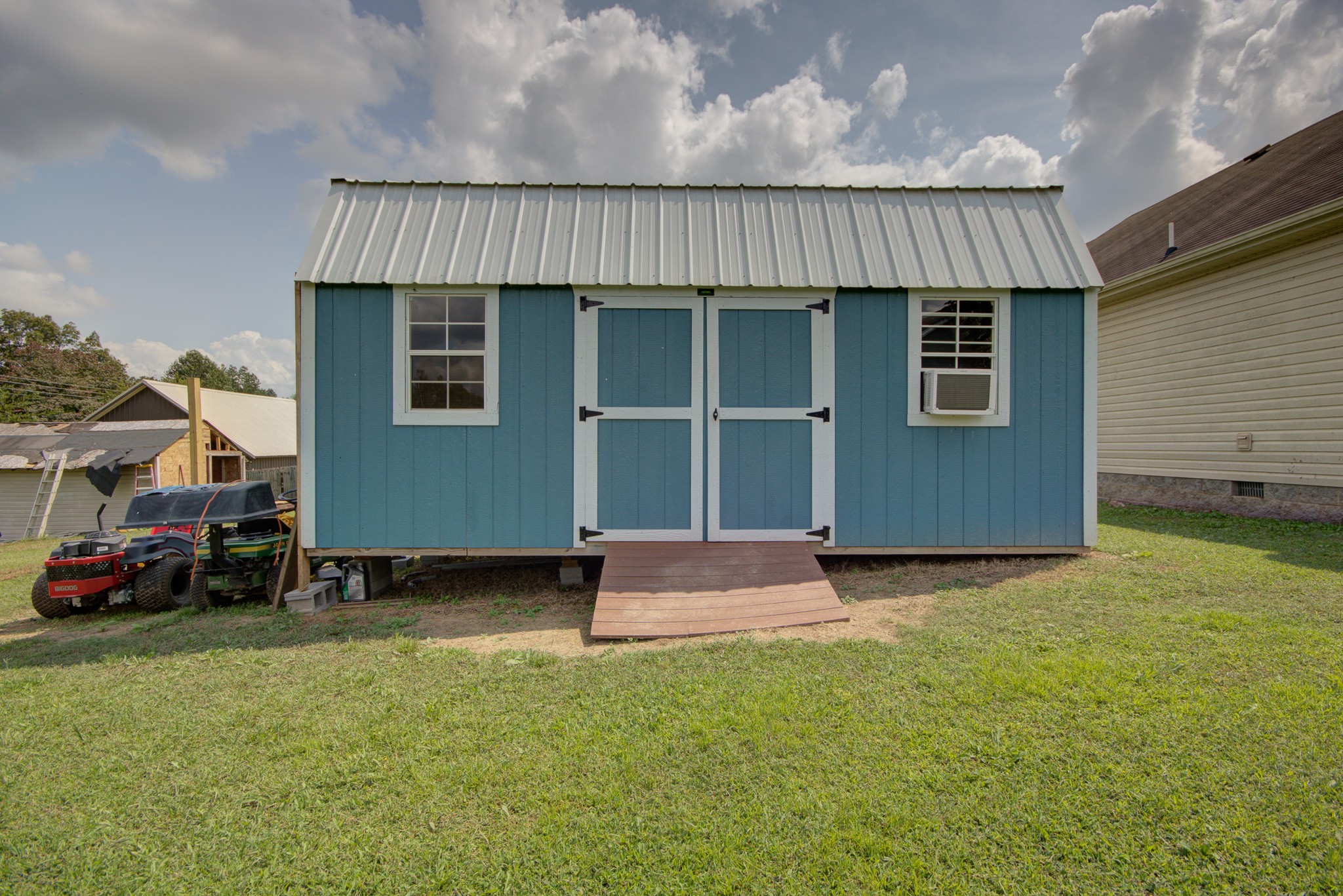236 East Prospect Road Fayetteville, TN 37334 - Photo 22 of 29 a front view of a house with garden