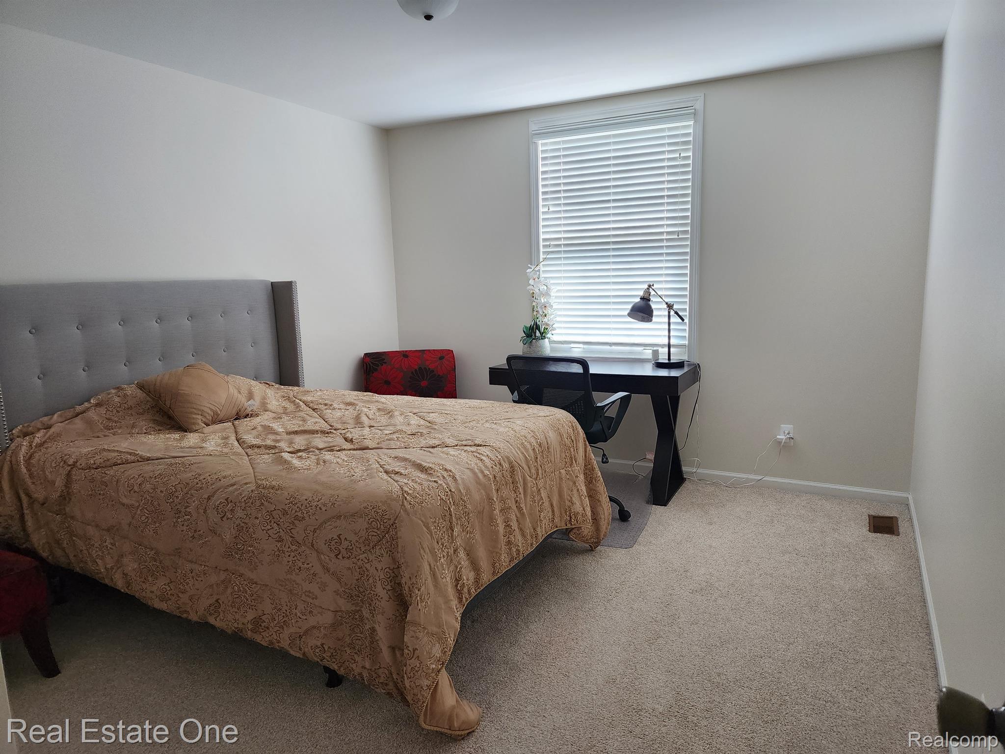 41568 Thoreau Ridge Novi, MI 48377 - Photo 13 of 16 Gallery Image 13