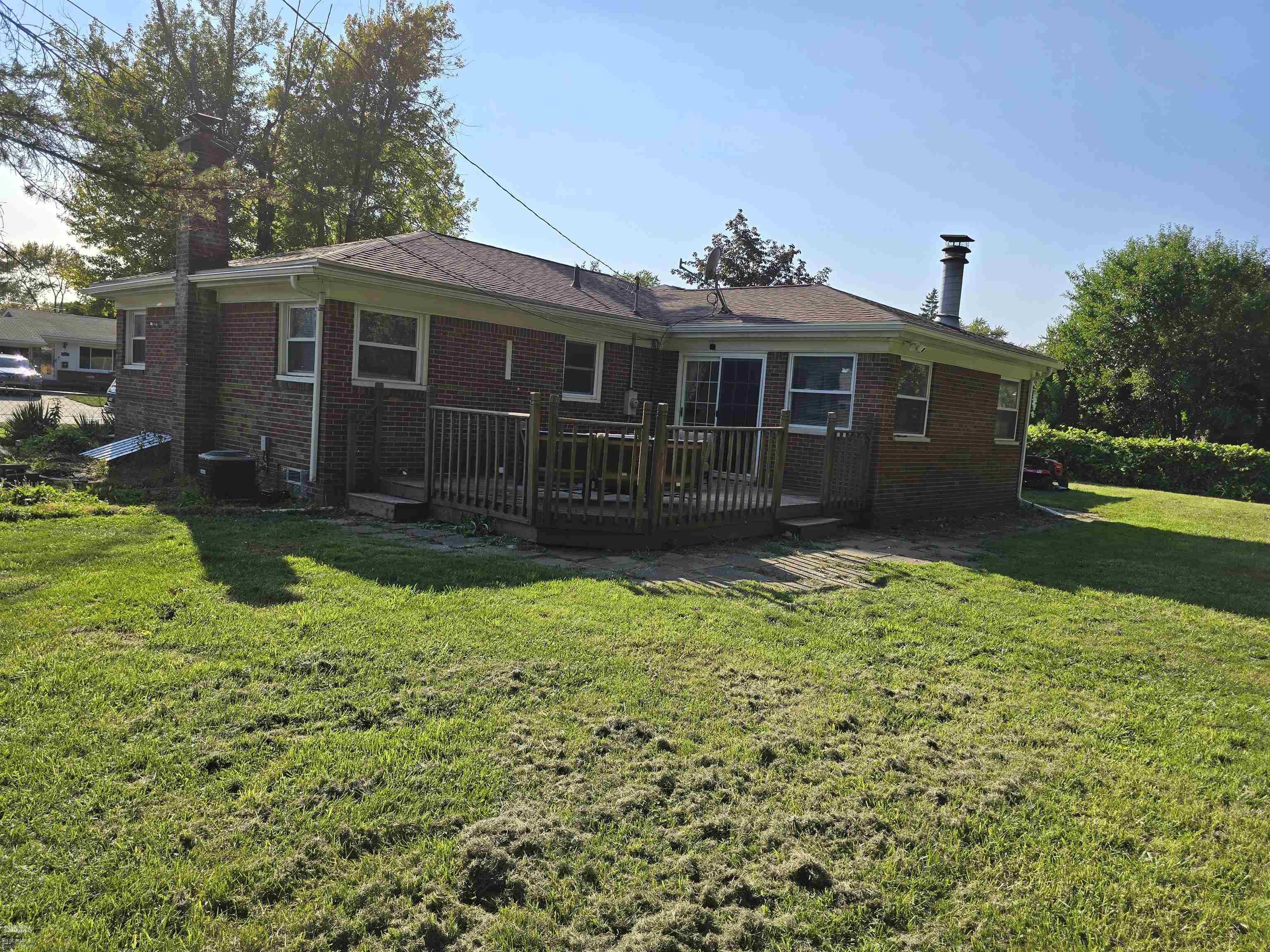 23221 Dale Allen Street Clinton, MI 48035 - Photo 2 of 19