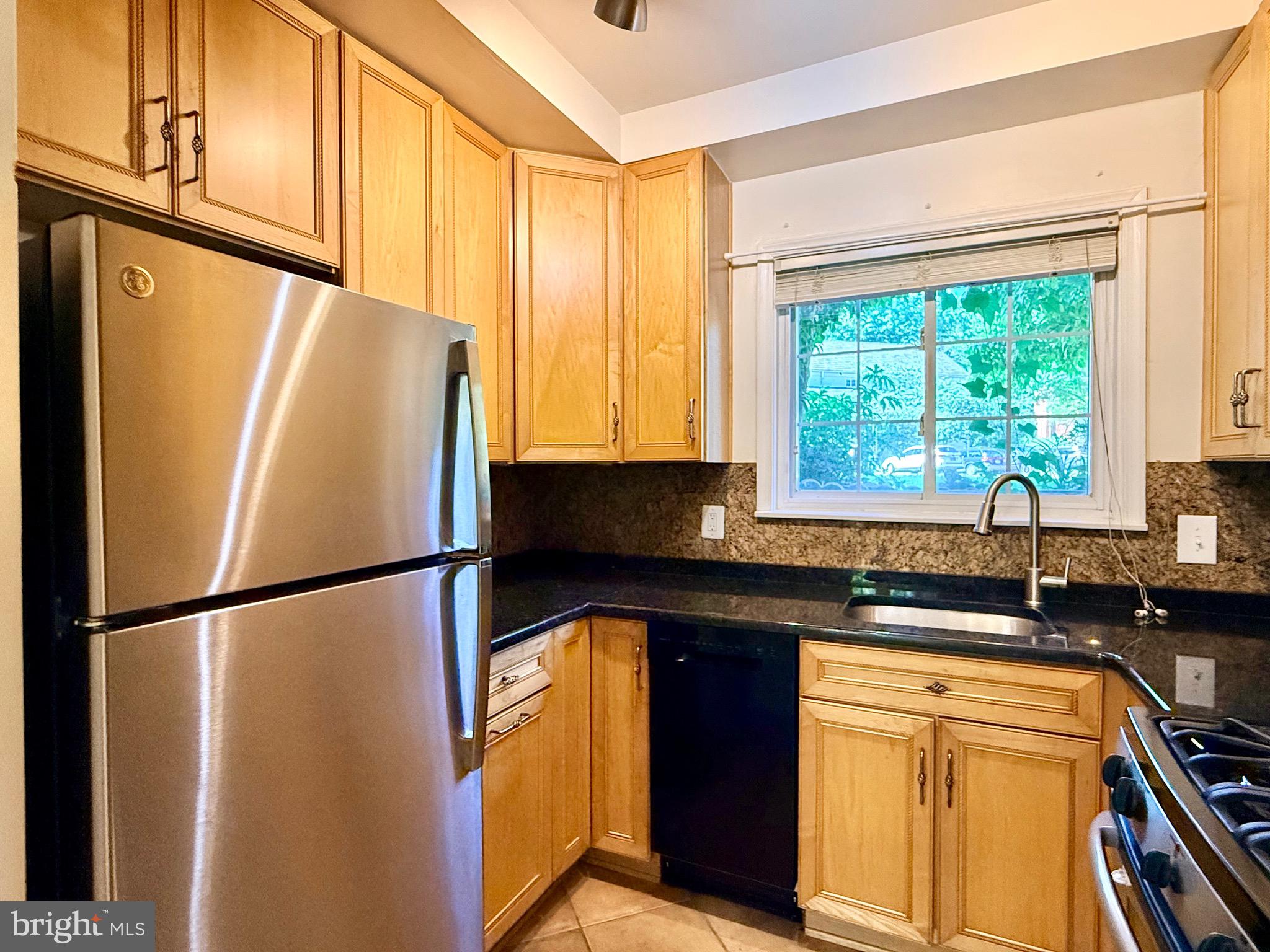 1628 Ripon Place Alexandria, VA 22302 - Photo 8 of 21 Stainless steel appliances