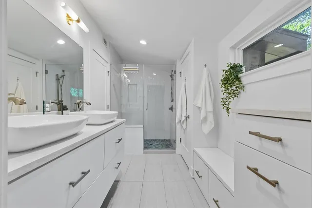 $4,000 | 2712 Oak Springs Drive, Unit A, Austin, TX 78702