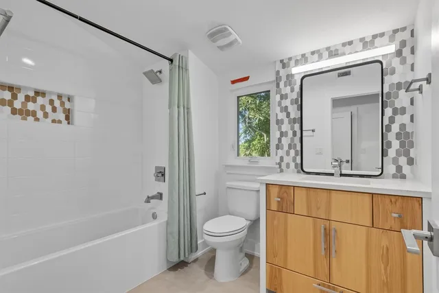 $4,000 | 2712 Oak Springs Drive, Unit A, Austin, TX 78702